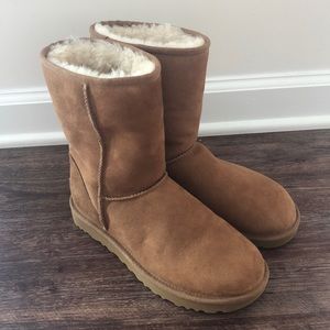 Ugg Boots Women’s Classic II Short-Size 8 (Chestnut color)